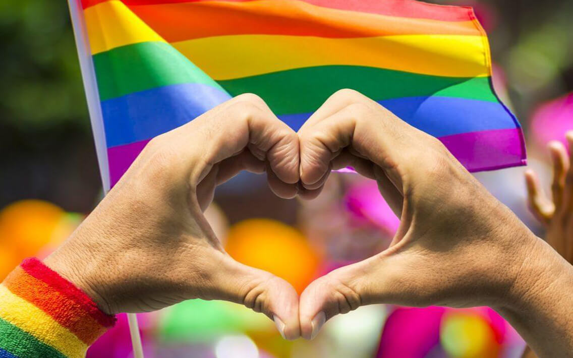 Cộng đồng LGBT: Cộng đồng LGBT ngày càng tăng lên và ngày nay đã trở thành một phần của xã hội. Hãy đón xem hình ảnh liên quan đến cộng đồng này để tìm hiểu sự đa dạng và sự mở rộng tầm nhìn trong thế giới hiện đại.